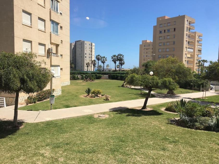 Apartamento Segunda Linea De Playa Con Piscina إل ألتيت المظهر الخارجي الصورة